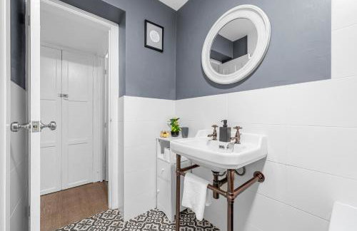 Relax at Little Hawkcliffe - Photo 7