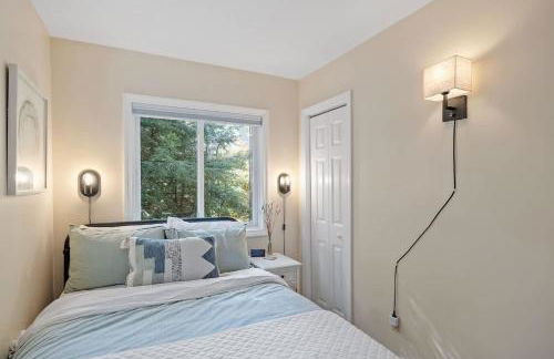 Cozy Mountain Retreat Fireplace Deck Near Lakes - Foto 27