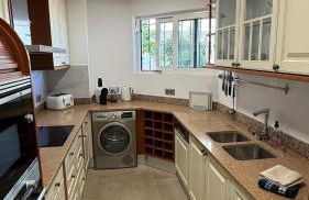 Sunny 3-Bedroom Apartment - Foto 16