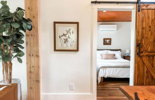 Lakeside Cabin - Serene Retreat with Lake Monroe Views and Wraparound Deck in Brown County - Foto 26