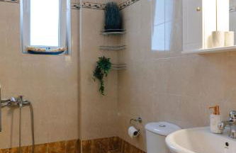 La Hacienda cozy home - Photo 9