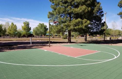 Cabin with Wild Horses, Fireplace, Dog Friendly & StarLink - Foto 33