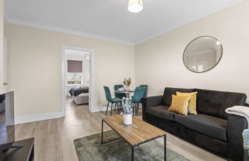 Welcoming Home in Johnstone, Near Glasgow Airport - Bonnie Lodgings - Foto 23