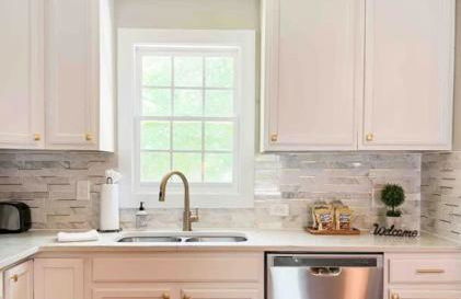 Pet-Friendly 4BR Family Home with Fenced Yard - Foto 13