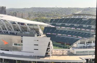 King Bed, Reds, Bengals, Free Parking, Downtown Cincy - Foto 16