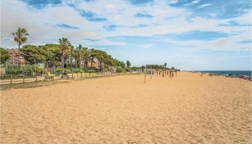 Nice Apartment In Pineda De Mar - Photo 2