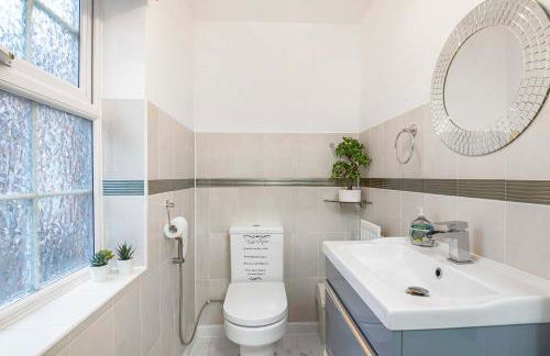 The Roost Group - 8-Bed Home, 5 Mins to M25&A13 - Foto 27