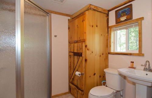 Remington Retreat by KABINO Dog Friendly FirePit Sleeper Sofa WiFi Grill - Foto 9