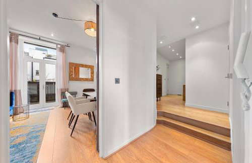 INTERIOR-DESIGN Apartment with HUGE Terrace - Photo 8