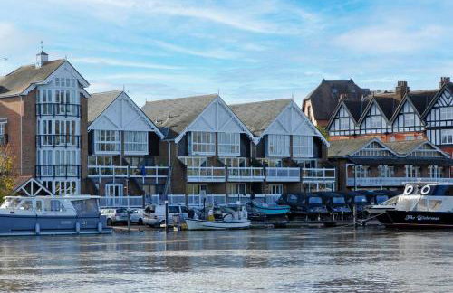 The Oars - Riverfront Property - From 300 Per Night - Foto 28