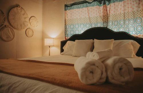 Casa Charleston-3BR-2Bath-Private HOT TUB-Pet Friendly-No Pet Fees! - Photo 35