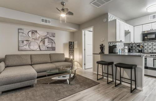 Quiet Modern Heavenly Paradise Love and Balcony Near Lake, Mall, Food, Entertainment! - Foto 1