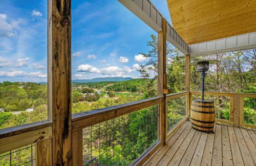 TN Whiskey Cabin- Lake and Mtn Views- Covered Deck- Game Room- Pool Table- Pets - Foto 31