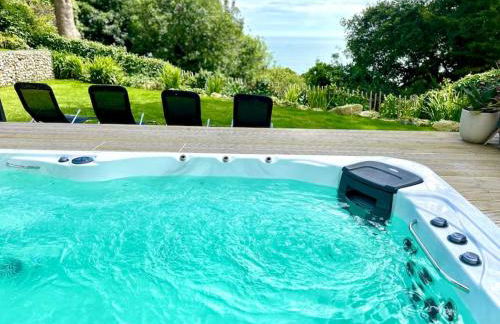 Relaxing private entrance ensuite room with stunning sea view and swimspa - Photo 8