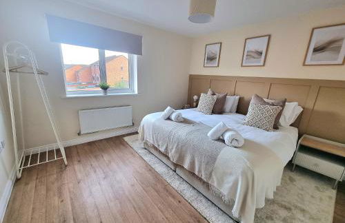 Stylish Spacious 4 Bed Townhouse near station with Parking & High Speed WiFi - Foto 7