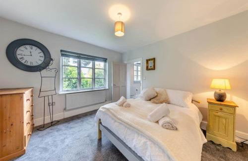 6 Bedroom Country Cottage with Hot Tub - Photo 16