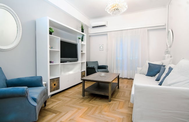 Charming 2 bdr apt next to Piraeus port - Photo 12