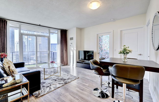 Grand Royal Condos -Mississauga SQ One - Photo 17