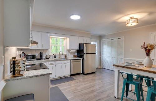 7 Mi to Dtwn Raleigh BBQ-Ready Townhome! - Foto 7