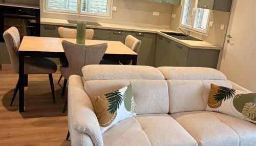 CALA CORSICA - Villas 5 Etoiles T5 Piscine privée - Villa T4 Piscine privée chauffée - Villa T3 Piscine partagée - Internet Fibre - Entièrement Climatisée à Lecci de Porto-Vecchio Cala Rossa - Foto 4, Garden view, furniture