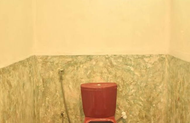 Charming & Historical 3-bed Bungalow in Hikkaduwa - Photo 9