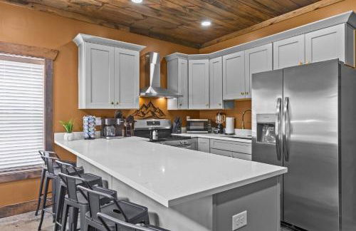 New/12 Guest /2 Hot Tubs/ 2 Kitchens/ 2 Firepits - Foto 74