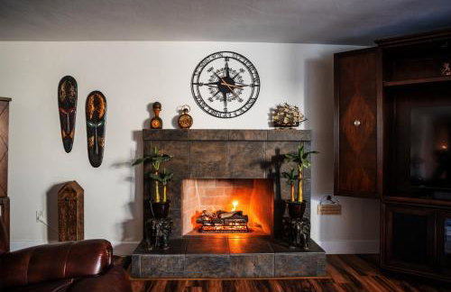 4BR Group Retreat w Golf Green, Poker & Fire Pit - Foto 10