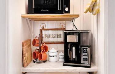 Stylish and Cozy Cabin, Walking Distance to Big Bass Lake - Foto 21