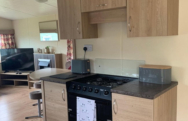 Caravan - Sleeps 6 - Parking, Pool, Facilities - Foto 5