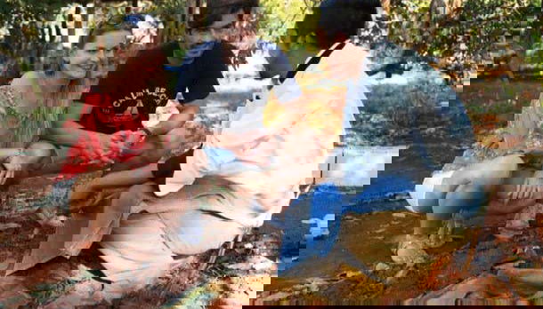 Ascoltando le spiegazioni della guida