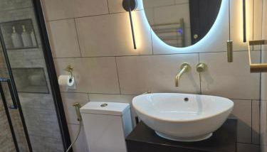 Stunning property with Summer house - Foto 4, Shower