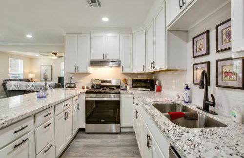 Dine, Shop and Play Kenner Home with Patio and Yard! - Foto 11