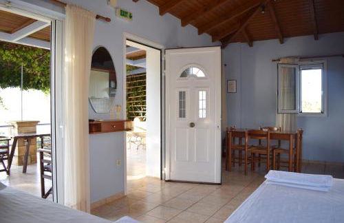 Alexandros Beachfront Apartments near Petalidi with Private Sunbeds & Sea View - Foto 31