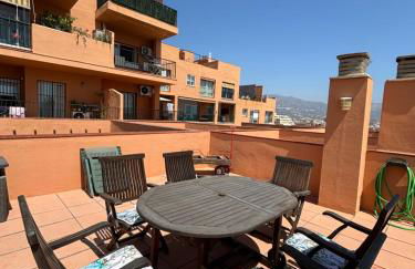 Ático con Vistas al Mar y con Piscina frente a Castillo Sohail - Photo 17