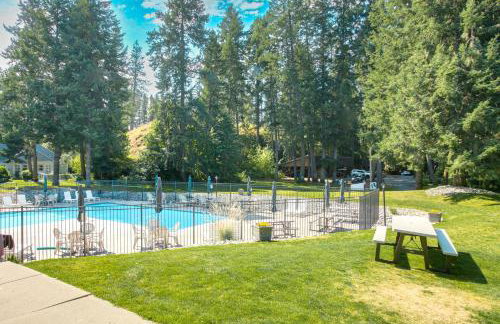 Cozy 2BR Condo Walk to Lake, Saltwater Pool and Golf - Foto 45