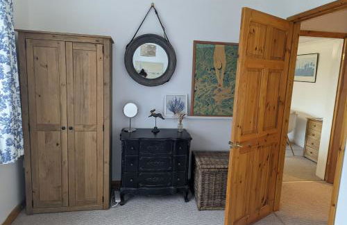 2 Bed Cottage - Sleeps 4 - Garden, Pets, Wifi - Foto 28