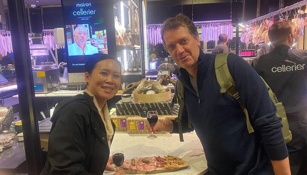 Tour privado de degustación de comida en el mercado matutino de Lyon en Les Halles Paul Bocuse - Foto 4