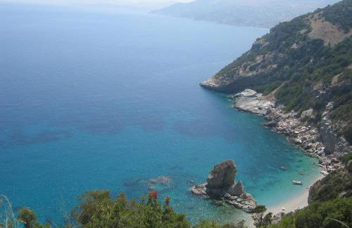 Large Stone Villa with garden. - Foto 28