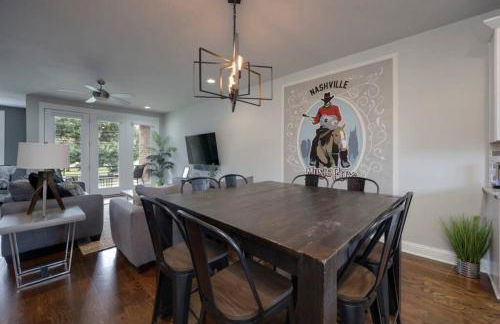 WeHo Nashville Home, Geodis Park, Mini-Golf, Arcade, 10min to Downtown! Sleeps 10! - Foto 14