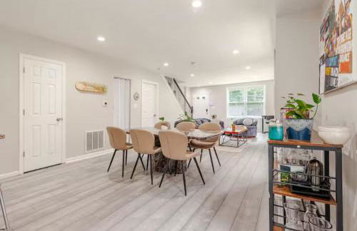 Stylish 3BR Townhouse with Backyard,and Easy Parking - Photo 57