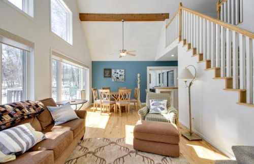 Breezy Point Cabin Deck with Golf Course Views! - Foto 5