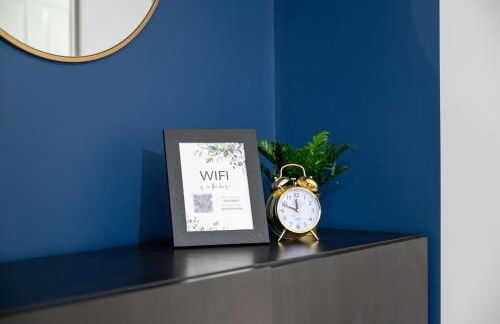 Superb Two Bedroom House Near Etihad & Coop Live - Free Parking - Foto 32