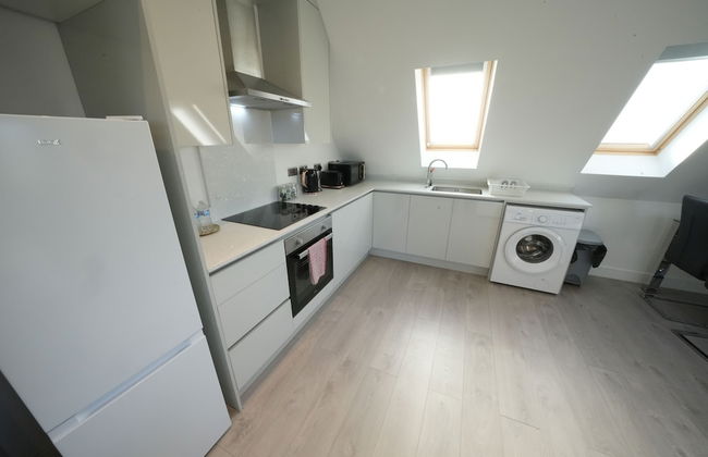 Heathrow Charge and Go - Photo 37