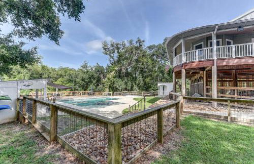 The San Bernard River waterfront provides private access to a spa, boat ramp, and jet skiing - Photo 49