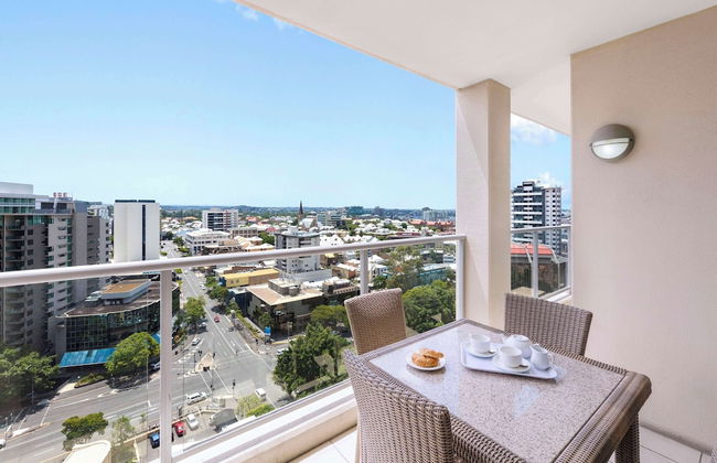 Oaks Brisbane Lexicon Suites - Photo 11