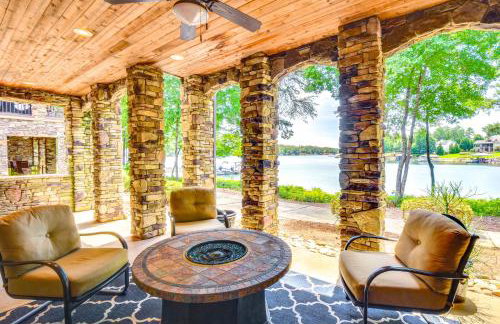 Spacious Lake Keowee Home Boat Slip and Pool Access - Foto 27