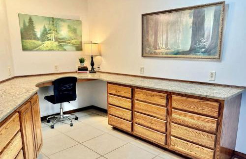 Secluded Riverfront Cabin with Bluff Views, Gated Privacy & Scenic Trail Access in Tahlequah, Oklahoma - Foto 32