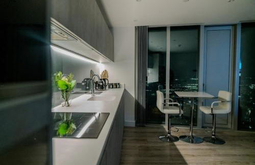 Luxury 2 Bed Penthouse with Stunning Views in Manchester City Centre - Foto 19