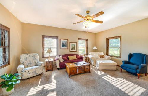 Spacious Beloit Retreat Close to Parks and Trails! - Foto 3