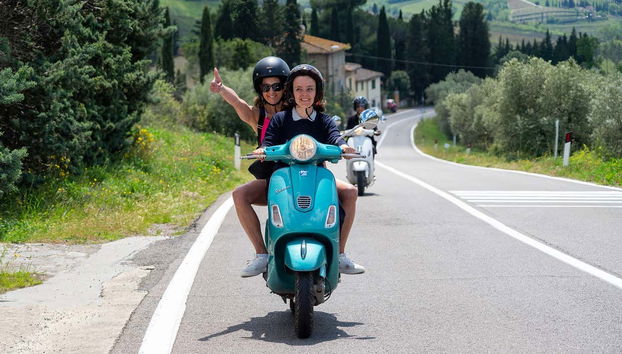 Balade en Vespa avec des amis